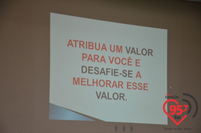 Aced realiza palestra motivacional com Valdir da Costa