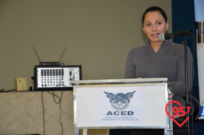 Aced realiza palestra motivacional com Valdir da Costa