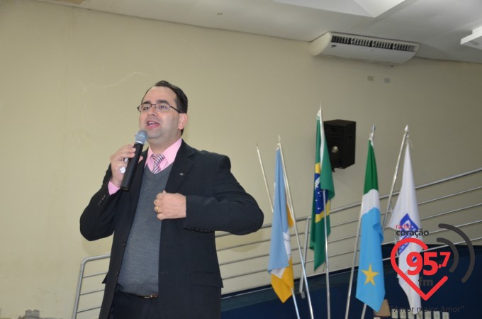 Aced realiza palestra motivacional com Valdir da Costa