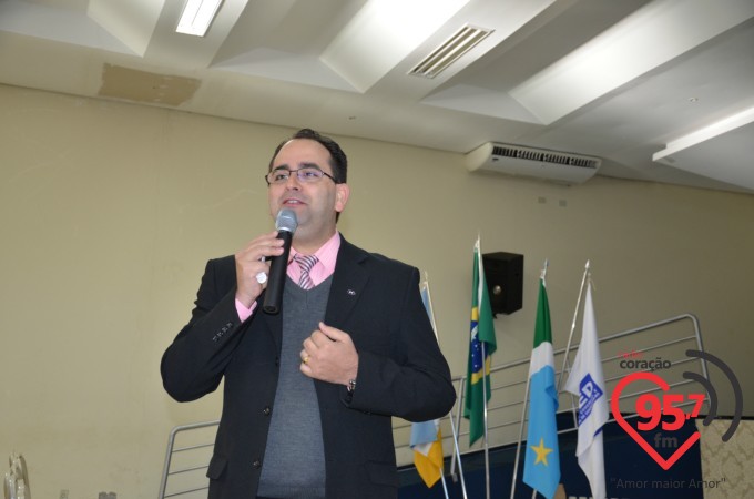 Aced realiza palestra motivacional com Valdir da Costa