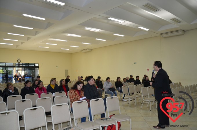 Aced realiza palestra motivacional com Valdir da Costa