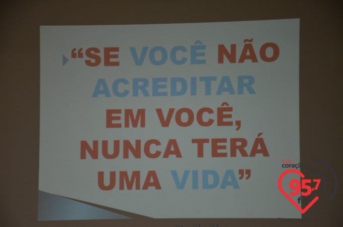 Aced realiza palestra motivacional com Valdir da Costa