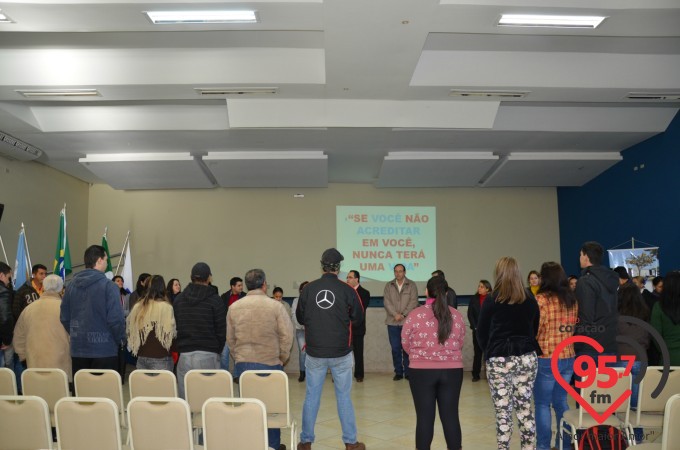 Aced realiza palestra motivacional com Valdir da Costa