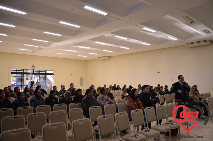Aced realiza palestra motivacional com Valdir da Costa