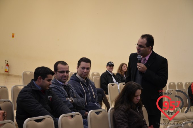 Aced realiza palestra motivacional com Valdir da Costa