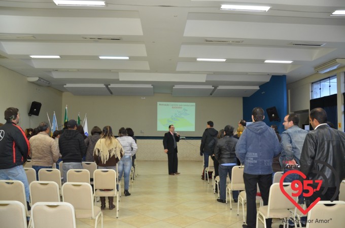 Aced realiza palestra motivacional com Valdir da Costa
