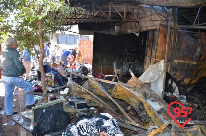 Incêndio em camelôs pode ter sido provocado