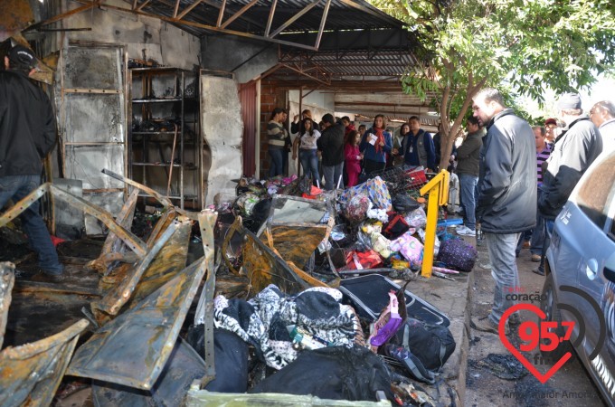 Incêndio em camelôs pode ter sido provocado