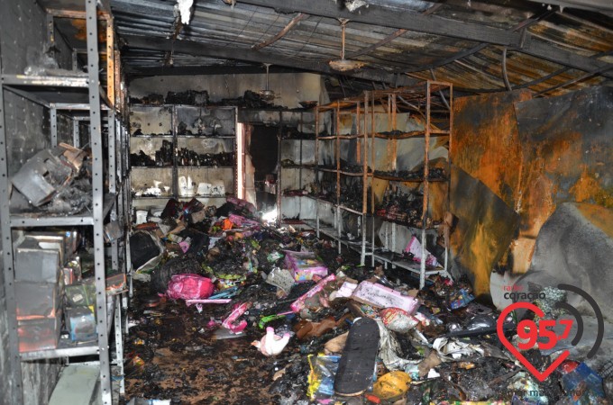 Incêndio em camelôs pode ter sido provocado