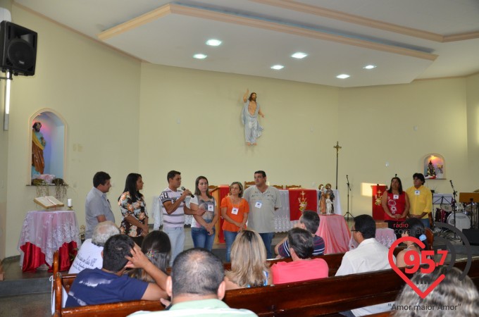 Integrantes da Rádio Coração FM realizam retiro para casais em Jateí