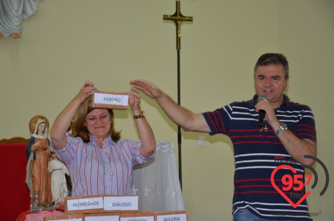 Integrantes da Rádio Coração FM realizam retiro para casais em Jateí