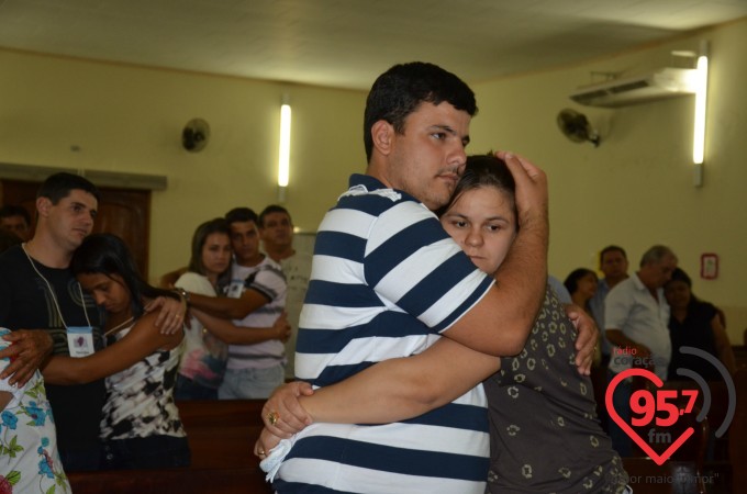 Integrantes da Rádio Coração FM realizam retiro para casais em Jateí