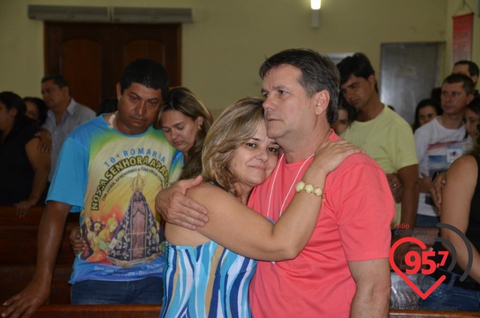 Integrantes da Rádio Coração FM realizam retiro para casais em Jateí