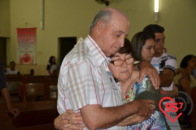 Integrantes da Rádio Coração FM realizam retiro para casais em Jateí