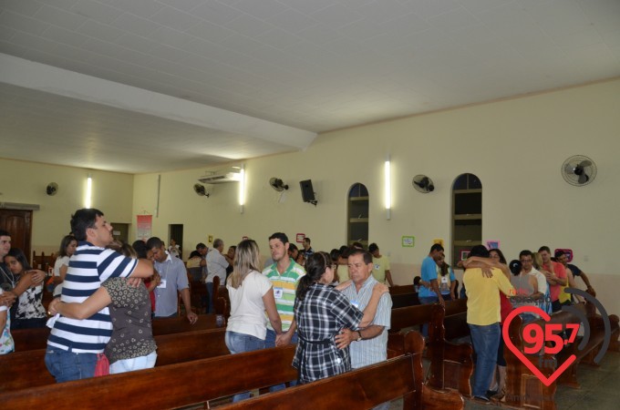Integrantes da Rádio Coração FM realizam retiro para casais em Jateí