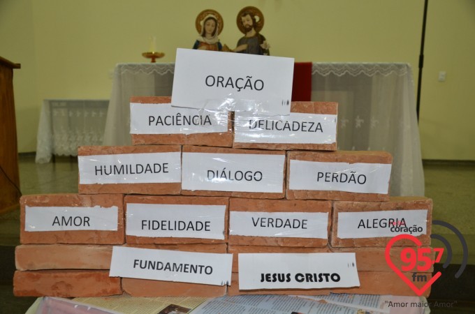 Integrantes da Rádio Coração FM realizam retiro para casais em Jateí