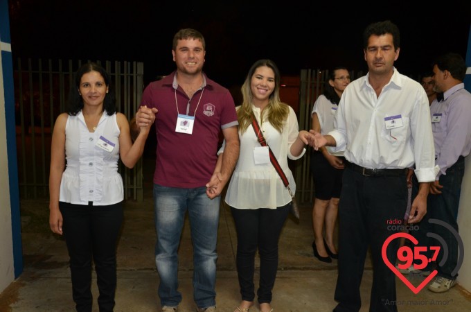 Integrantes da Rádio Coração FM realizam retiro para casais em Jateí
