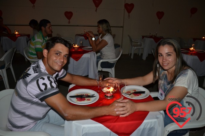 Integrantes da Rádio Coração FM realizam retiro para casais em Jateí