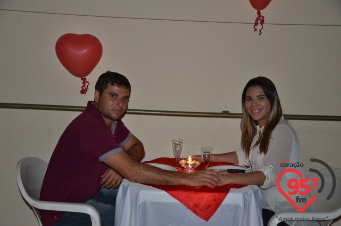 Integrantes da Rádio Coração FM realizam retiro para casais em Jateí