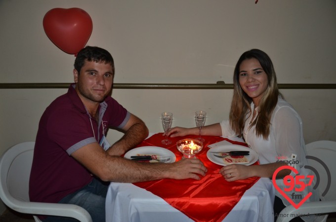 Integrantes da Rádio Coração FM realizam retiro para casais em Jateí