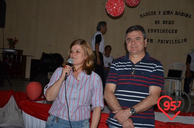 Integrantes da Rádio Coração FM realizam retiro para casais em Jateí