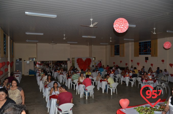 Integrantes da Rádio Coração FM realizam retiro para casais em Jateí