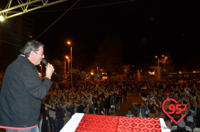 Show na praça Antonio João com Rodrigo Ferreira