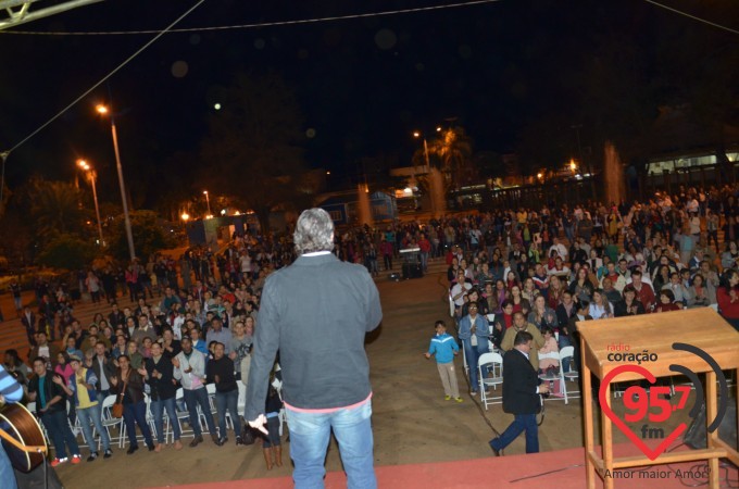 Show na praça Antonio João com Rodrigo Ferreira