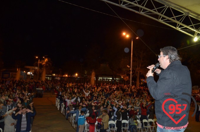 Show na praça Antonio João com Rodrigo Ferreira