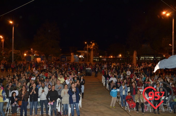 Show na praça Antonio João com Rodrigo Ferreira