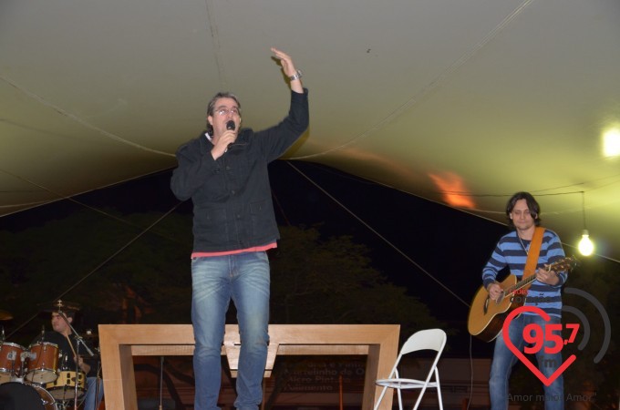 Show na praça Antonio João com Rodrigo Ferreira
