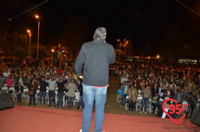 Show na praça Antonio João com Rodrigo Ferreira