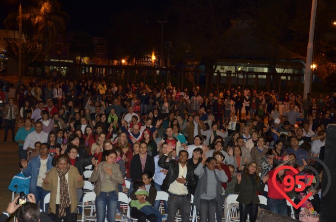 Show na praça Antonio João com Rodrigo Ferreira
