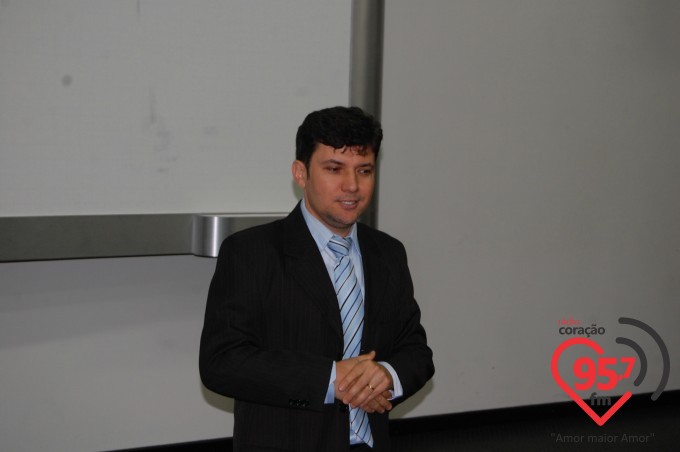 Peritos da Policia Federal ministram palestra na escola Imaculada