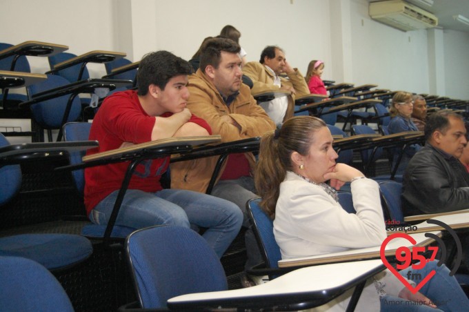 Peritos da Policia Federal ministram palestra na escola Imaculada