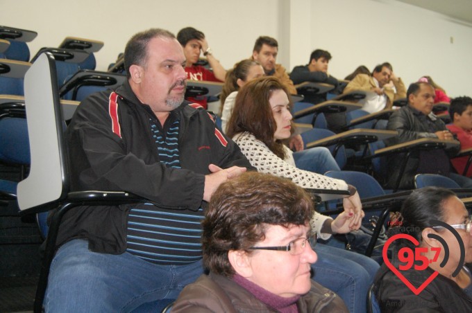 Peritos da Policia Federal ministram palestra na escola Imaculada
