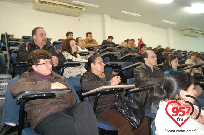 Peritos da Policia Federal ministram palestra na escola Imaculada