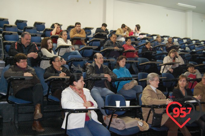 Peritos da Policia Federal ministram palestra na escola Imaculada