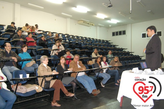 Peritos da Policia Federal ministram palestra na escola Imaculada
