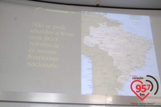 Peritos da Policia Federal ministram palestra na escola Imaculada