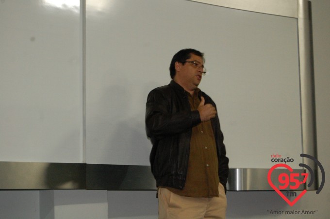 Peritos da Policia Federal ministram palestra na escola Imaculada