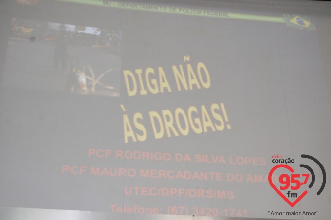 Peritos da Policia Federal ministram palestra na escola Imaculada