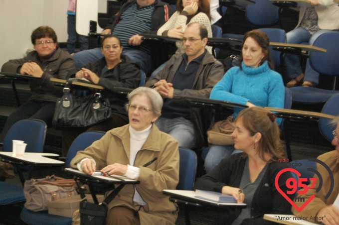 Peritos da Policia Federal ministram palestra na escola Imaculada