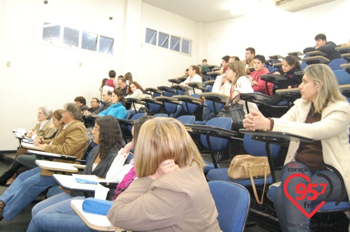 Peritos da Policia Federal ministram palestra na escola Imaculada