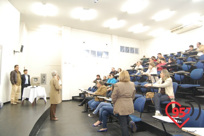 Peritos da Policia Federal ministram palestra na escola Imaculada