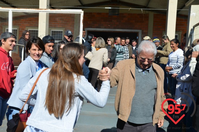 Participantes do acampamento embarcam no Santuário Padre Pio