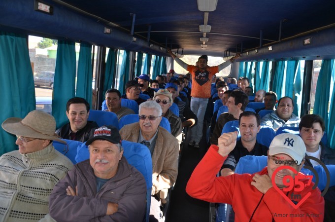 Participantes do acampamento embarcam no Santuário Padre Pio