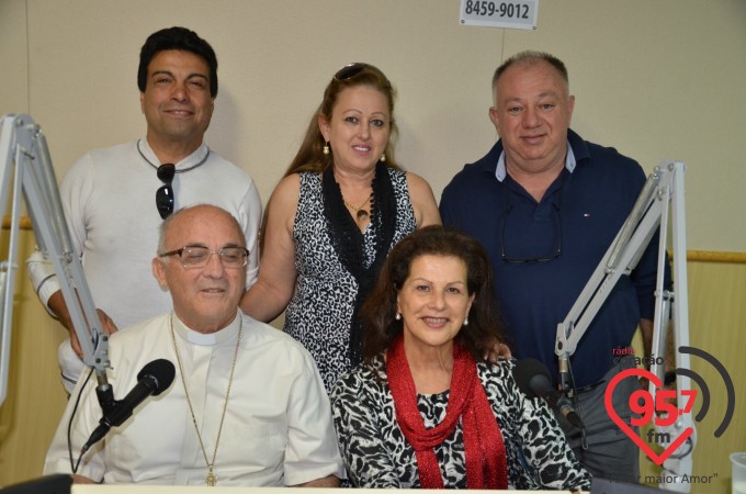 Prima de Dom Redovino visita e canta na Rádio Coração FM