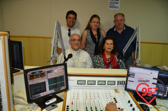 Prima de Dom Redovino visita e canta na Rádio Coração FM