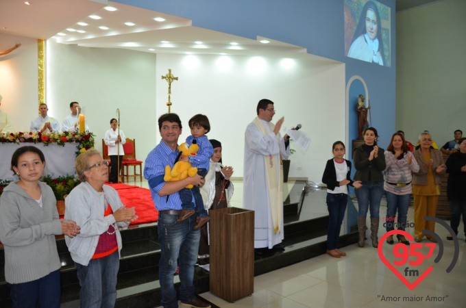 Paróquia Santa Teresinha celebra o dia da padroeira com encerramento da novena